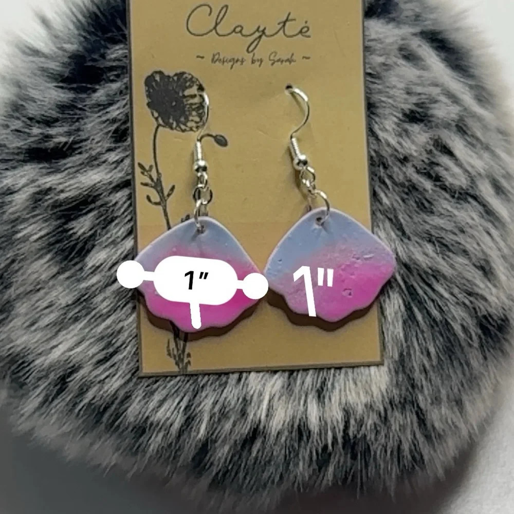 Polymer clay earrings 💙💕💙